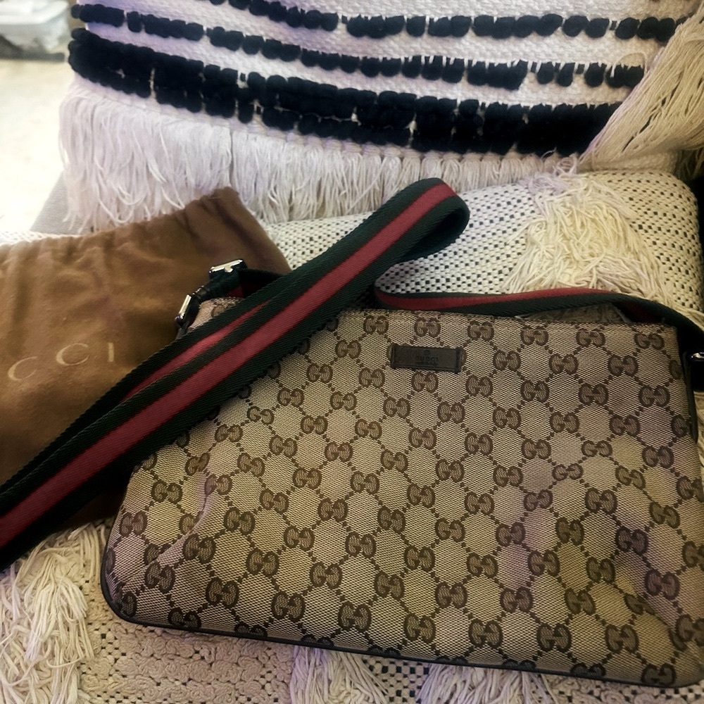 Gucci bag - brown GG cloth; authentic w dust bag